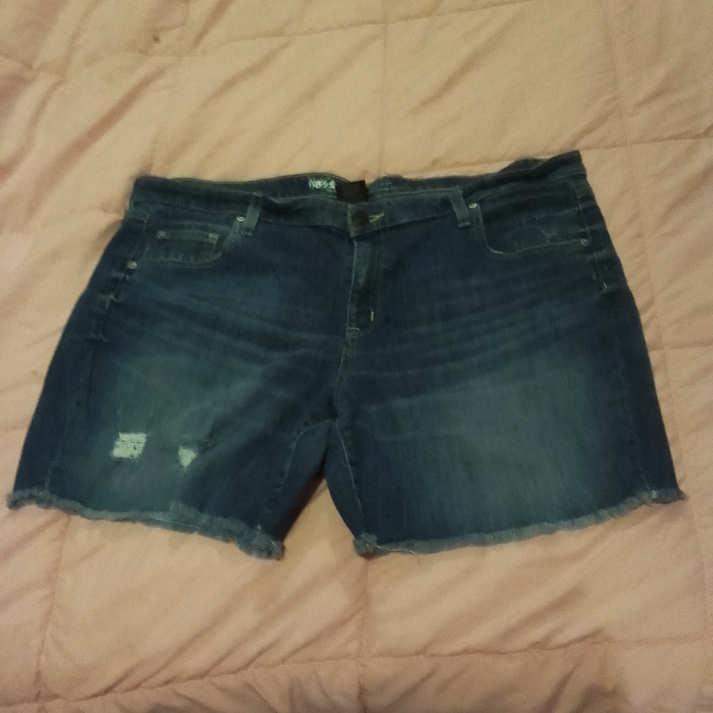 Distressed Blue Jean Shorts with‎ Raw Hem